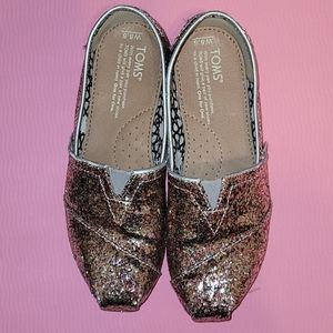 Toms canvas shoes